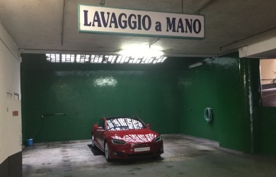 Lavaggio auto a mano  Garage Visconti - Parcheggio custodito 24 ore su 24  in centro a Milano